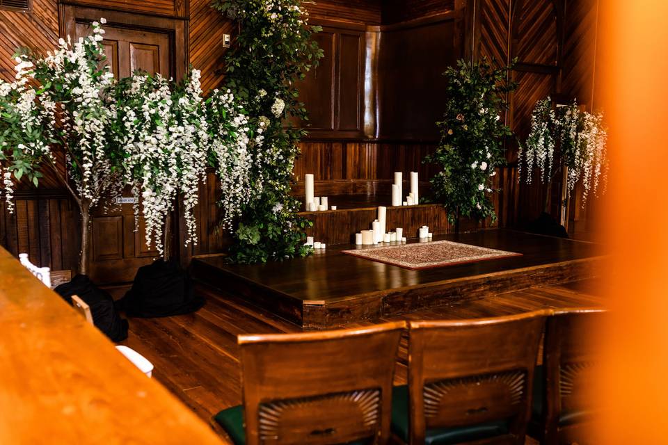 The 1883 — exterior